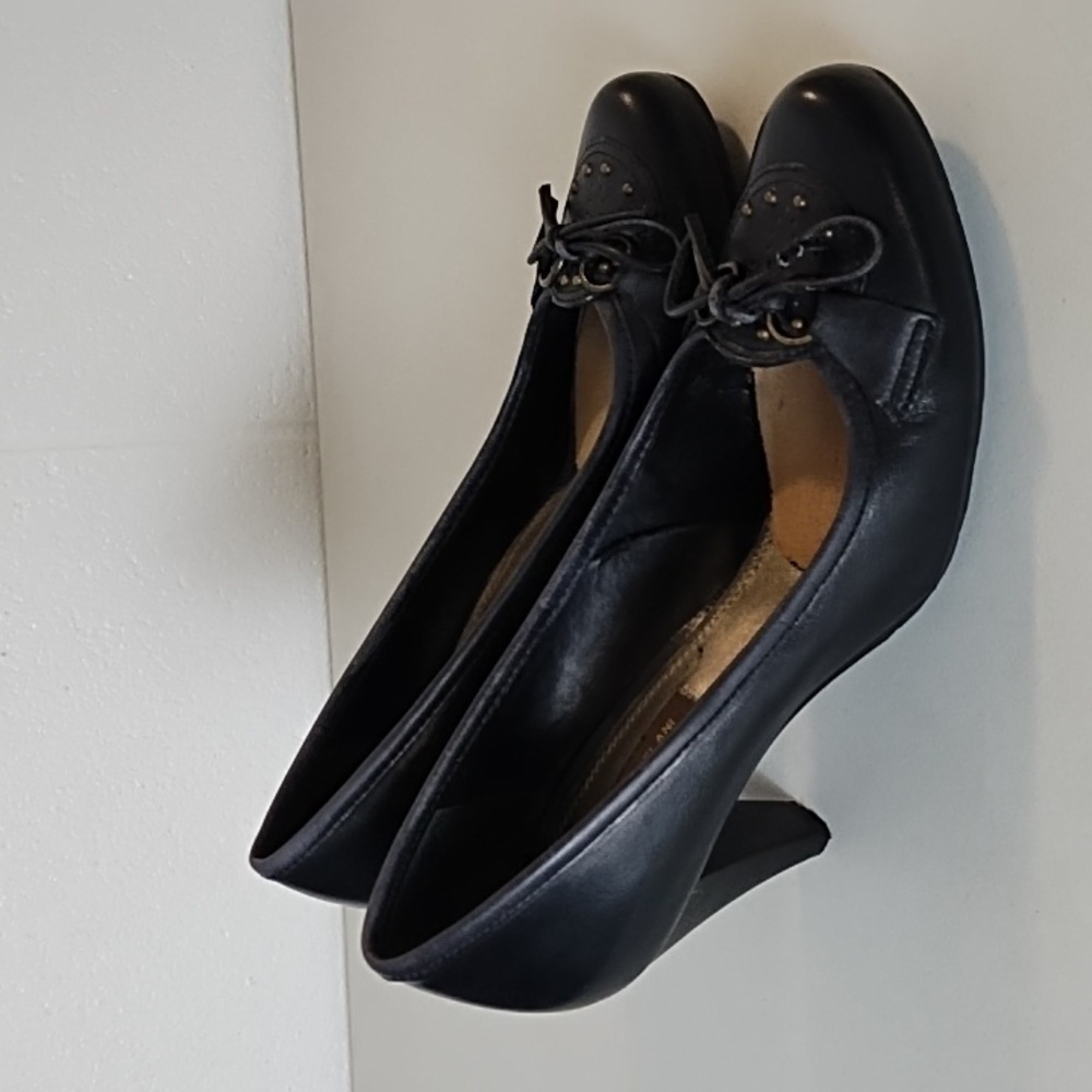 Antonio Melani Black 7.5 Leather Pumps Bow Front Brass Stud Accents Heel Shoe
